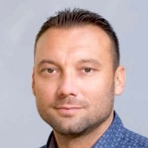 ИВАН  ИВАНОВ