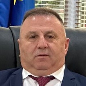 Кмет Иса Емин Бесoолу