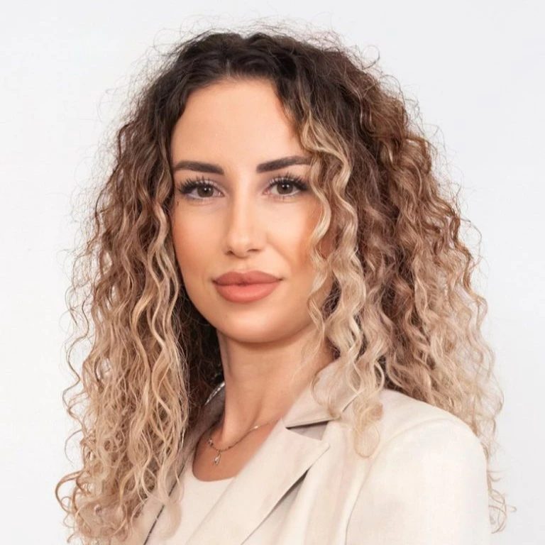 Александра Тенчева Манева